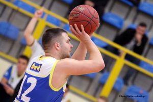 Stomil Olsztyn S.A. - BAT Sierakowice 79:84. Zespół z Kaszub sprawił sensację w III lidze