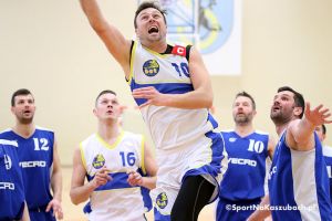 KS BAT Sierakowice - Gryf Vecro Prabuty 83:70. Kibice, konkursy, oprawa i kolejne zwycięstwo gospodarzy 