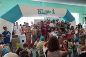 „Radość z Pływania” w Kartuzach. 120 dzieci bawiło się w pływalni Neczk w programie Kinder+Sport 