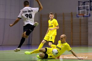 FC Kartuzy - Team Lębork w sparingu przed sezonem. Kartuzianie mają już szeroką kadrę i terminy meczów I ligi