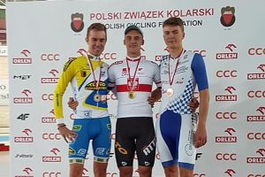 Szymon Sajnok ma dwa medale torowych mistrzostw Polski 2017 - złoto w scratchu i brąz w wyścigu eliminacyjnym