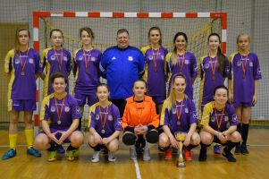 Zespół kobiet GKS-u Żukowo na podium halowego turnieju Leo Lady's Cup 2018 w Lęborku