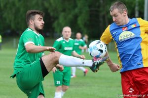 Amator Kiełpino - Orkan Rumia 0:5 (0:0). Smutek ze spadku gospodarzy, radość z mistrzostwa i awansu gości