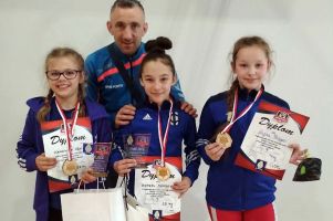 Zawodniczki sekcji zapaśniczej Cartusii Kartuzy znów wróciły z medalami, tym razem z Pelplina