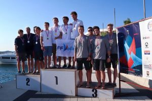 Igor Tarasiuk z załogą na podium Młodzieżowych Mistrzostw Europy w Match Racingu 2018