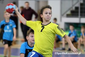 Turniej Mikołajkowy Piłki Ręcznej 2018. SAS, Kartuzy i Kościerzyna na podium w Kiełpinie