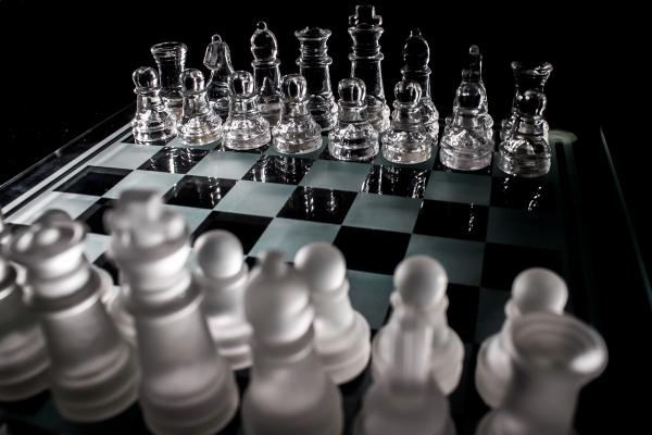 szachy_szachownica_ciemne_stock_1200x800.jpg