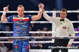 Gala Rocky Boxing Night w Stężycy. Kacper Meyna i Shi Yun Long zwyciężyli przez nokauty