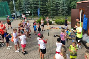 II Wakacyjne Zmagania Sportowe na Orliku w Przodkowie zgromadziły ponad 30 dzieci
