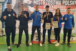 Armin Wilczewski, Nikola Zaborowska i Nikodem Bigus na podium Mistrzostw Polski w Kick - Boxingu Light - Contact