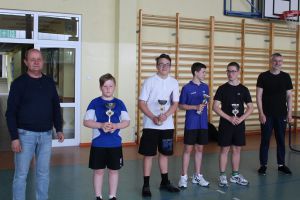 Juniorzy i seniorzy zagrali w Turnieju Open w Tenisie Stołowym w Miechucinie