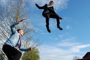 Skakanie na trampolinie wspomaga kondycję