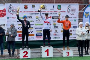 Kacper Hoppa na podium Mistrzostw Polski w Kolarstwie Przełajowym