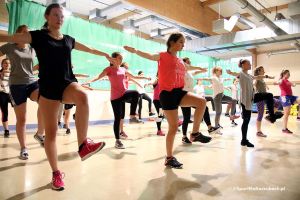 II Powiatowy Dzień Fitnessu, Tańca i Zdrowia w I LO w Kartuzach zgromadził ponad 30 uczestniczek